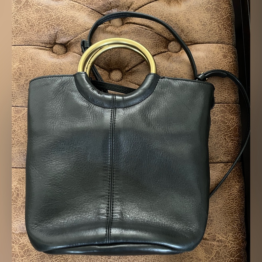 Excellent used condition! J.Crew Bracelet bucket bag in Italian leather.